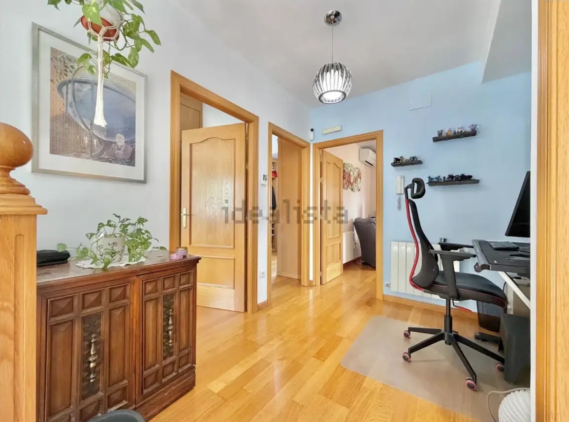 Chalet pareado en esquina con piscina privada en Ugena - imagen 8