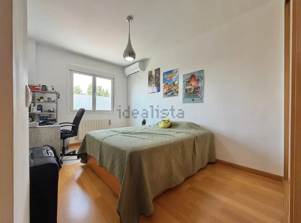Chalet pareado en esquina con piscina privada en Ugena - imagen 12