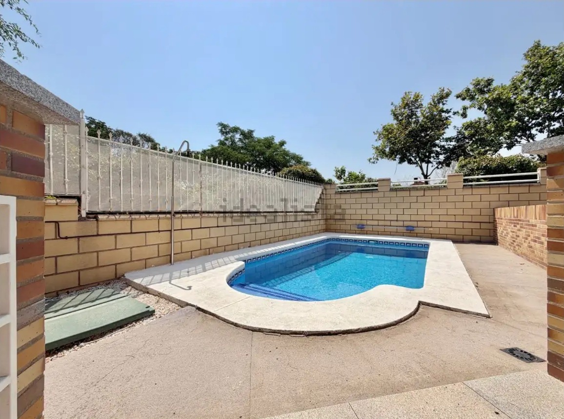 Chalet pareado en esquina con piscina privada en Ugena - imagen 18