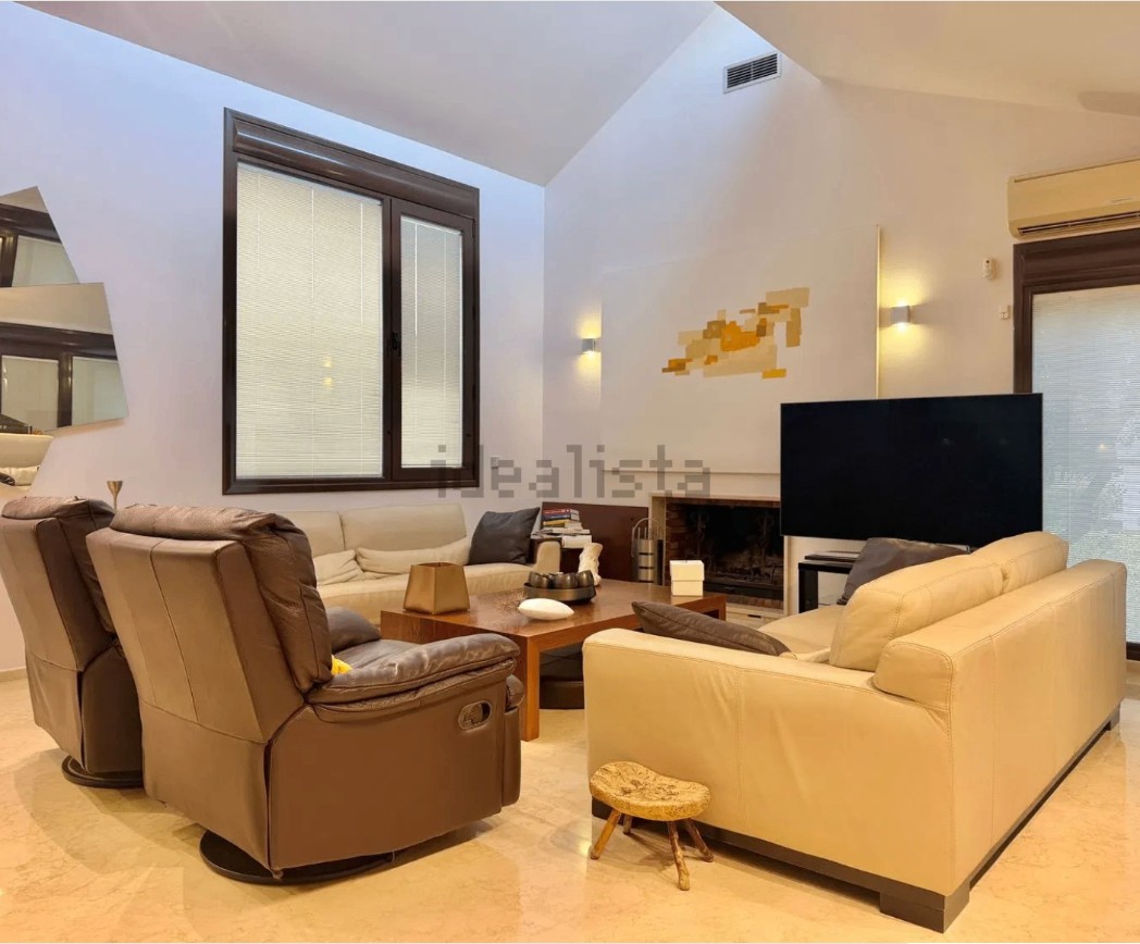 Chalet independiente de 350 m² con piscina climatizada y máxima privacidad en Galapagar - imagen 4