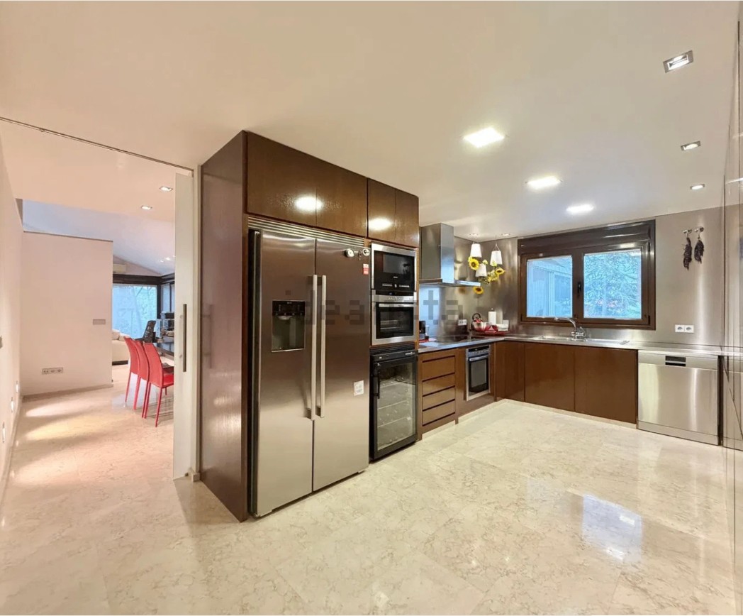Chalet independiente de 350 m² con piscina climatizada y máxima privacidad en Galapagar - imagen 6