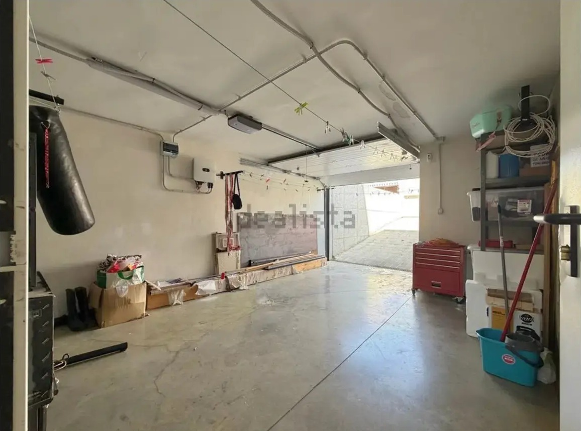 Chalet pareado en esquina con piscina privada en Ugena - imagen 14
