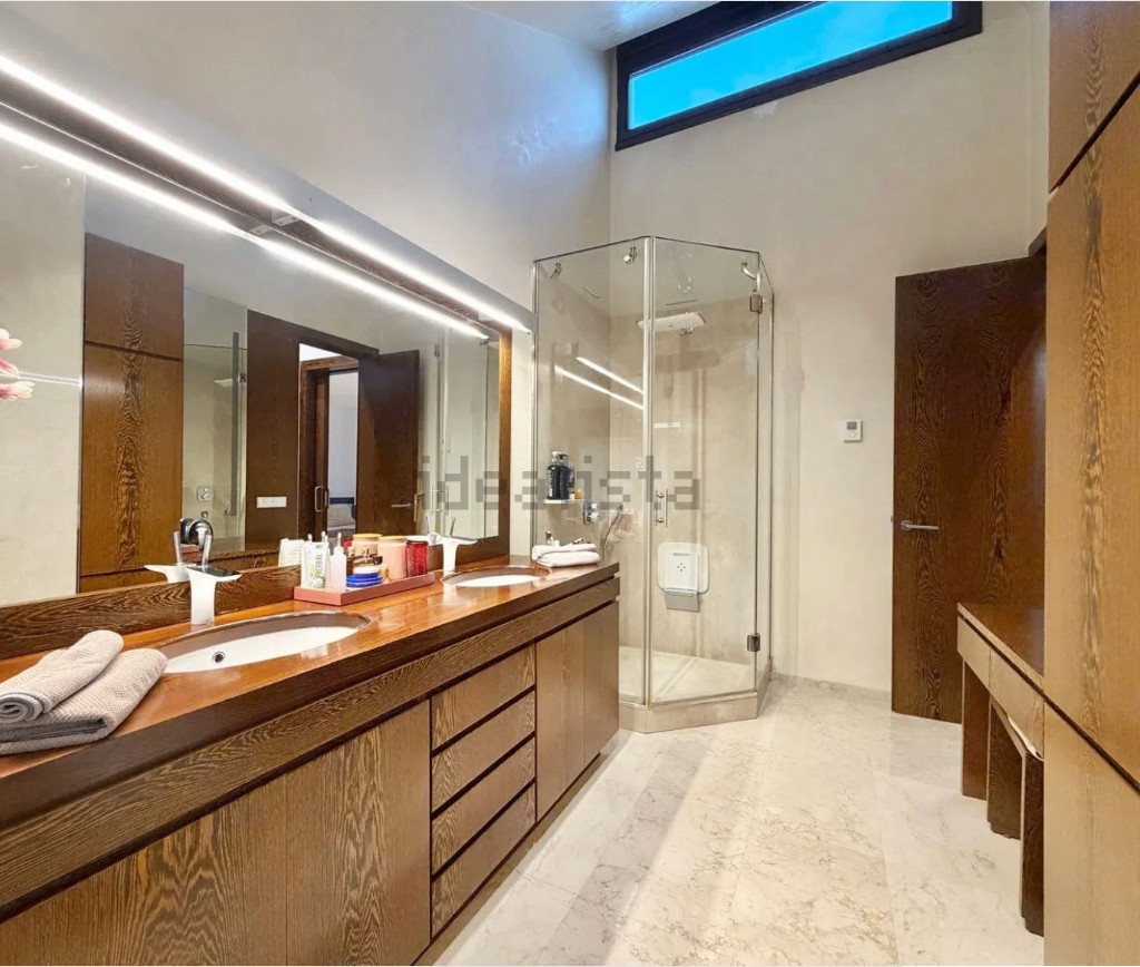 Chalet independiente de 350 m² con piscina climatizada y máxima privacidad en Galapagar - imagen 11