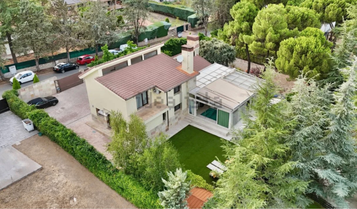 Chalet independiente de 350 m² con piscina climatizada y máxima privacidad en Galapagar - imagen 16