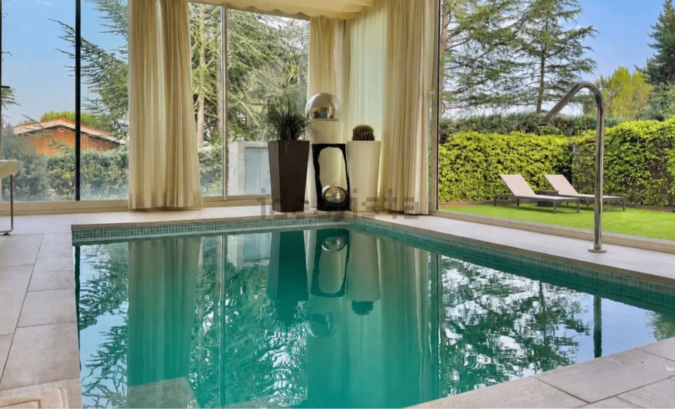 Chalet independiente de 350 m² con piscina climatizada y máxima privacidad en Galapagar - imagen 2