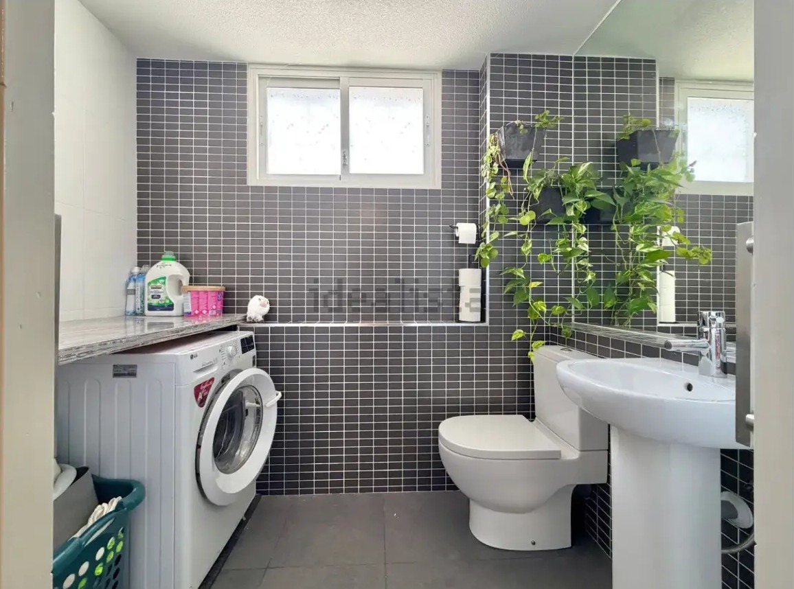 Chalet pareado en esquina con piscina privada en Ugena - imagen 15