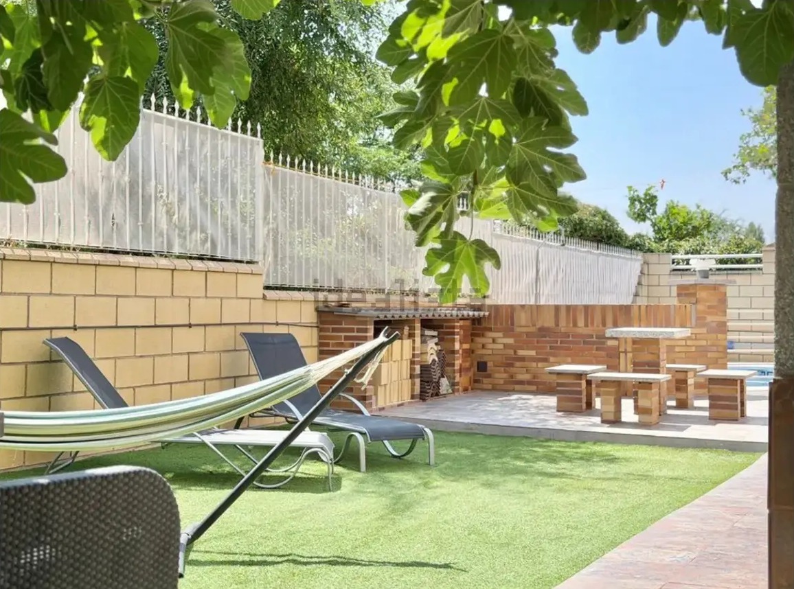 Chalet pareado en esquina con piscina privada en Ugena - imagen 16