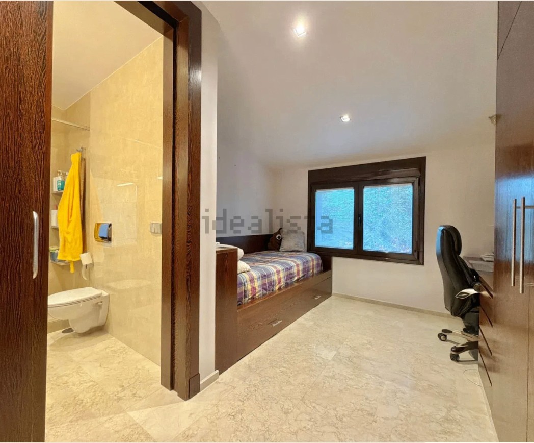 Chalet independiente de 350 m² con piscina climatizada y máxima privacidad en Galapagar - imagen 13